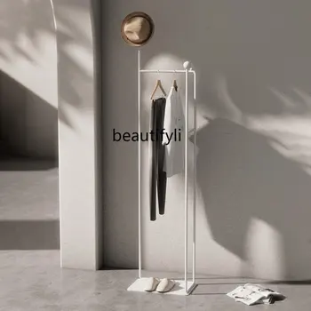 Скандинавский минимализм, железная напольная вешалка для одежды в спальне, современная минималистичная вешалка для одежды в комнате